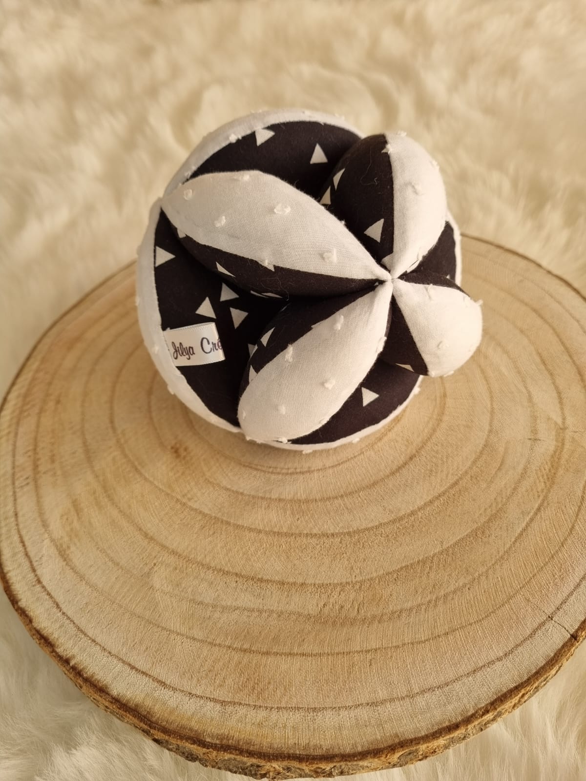 Balle de Préhension Motif Triangles Noirs et Blancs